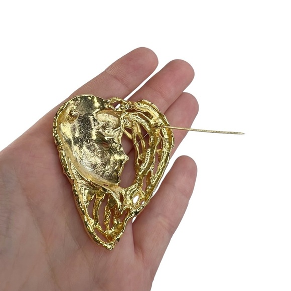 Shiny Gold Tone Art Nouveau Style Heart Shaped Lady Face Brooch - Picture 9 of 9